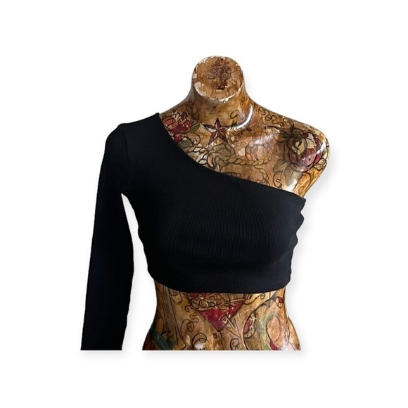 Princess Polly asymmetrical crop top Size 4 small black - Picture 2 of 8